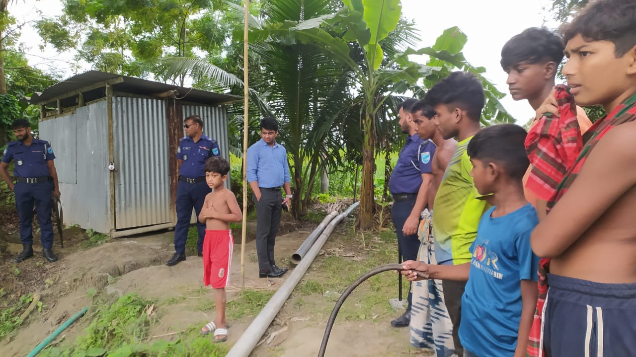 বোয়ালমারীতে সংবাদ প্রকাশের পর অবৈধ ড্রেজারের বিরুদ্ধে ভ্রাম্যমাণ আদালতের অভিযান