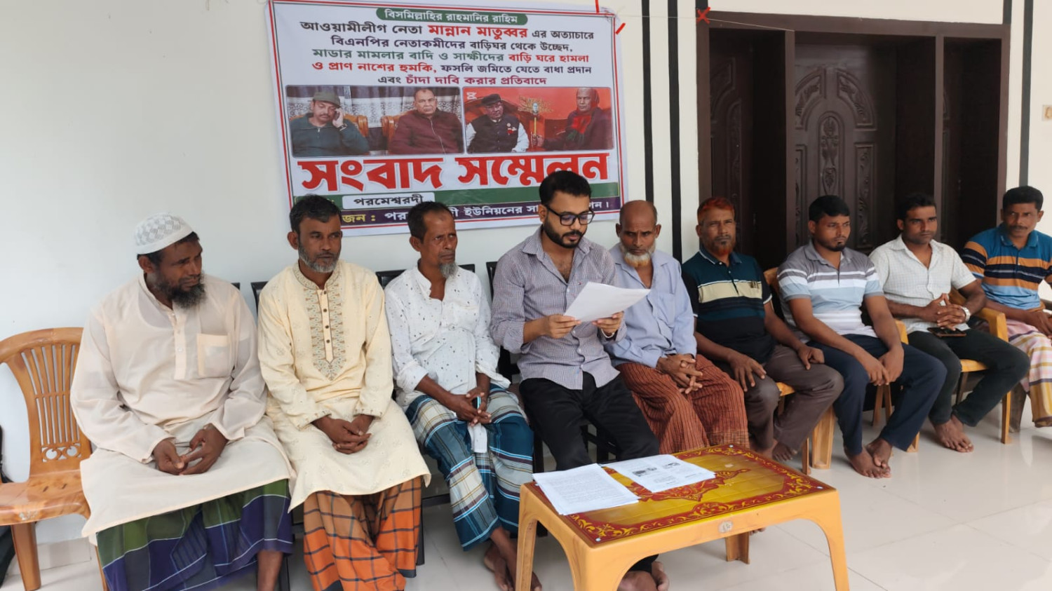 বোয়ালমারীতে বাড়ির সামনে ছিনতাইয়ের শিকার নারী, স্বর্ণালঙ্কার ও নগদ টাকা লুট